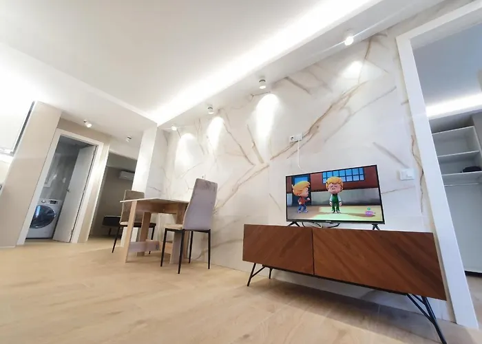 SALOU ,APARTAMENTO CON PISCINA y Wifi