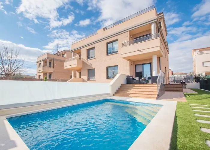 Salou Villa Private Pool & Jacuzzi