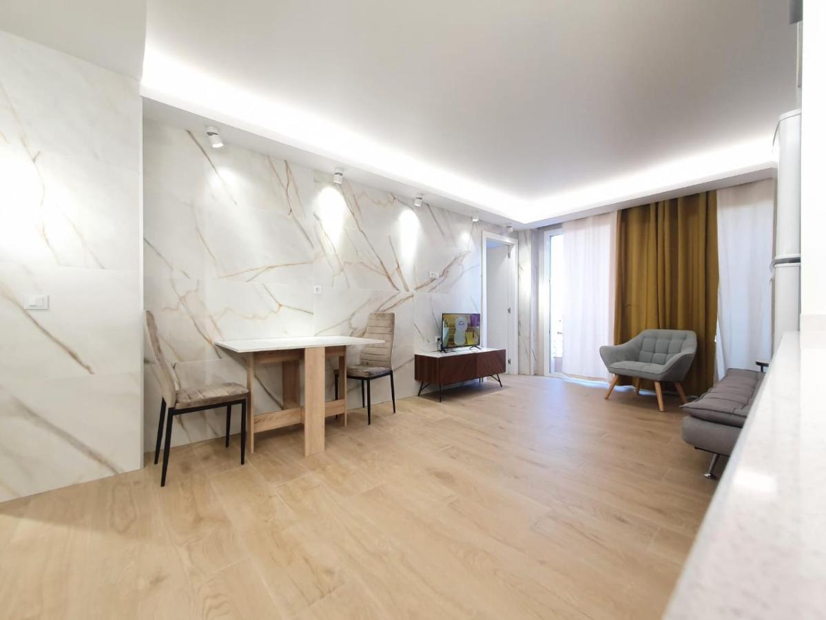 ,apartamento Con Piscina Y Wifi Apartamento