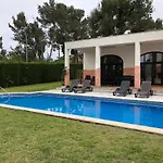 Villa Singular En Salou. Piscina Y Jardin Privados