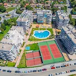 Uhc Larimar Family Complex