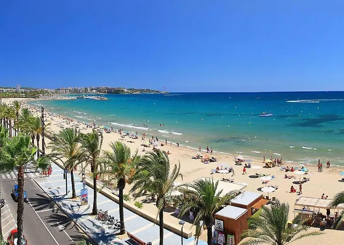 Cosy 3-Bedroom Apartment For 6-8 People Just 50M From The Beach