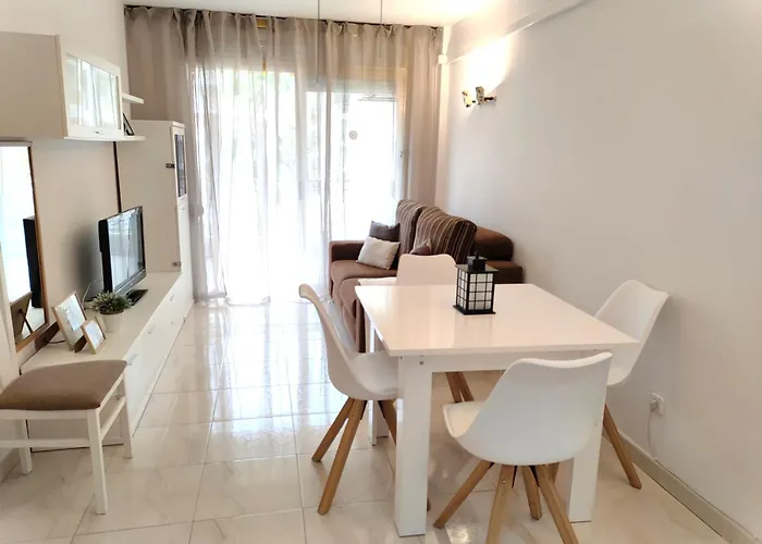 Luminoso Apartamento En Salou Con Terraza Y Parque Infantil Ideal Familias