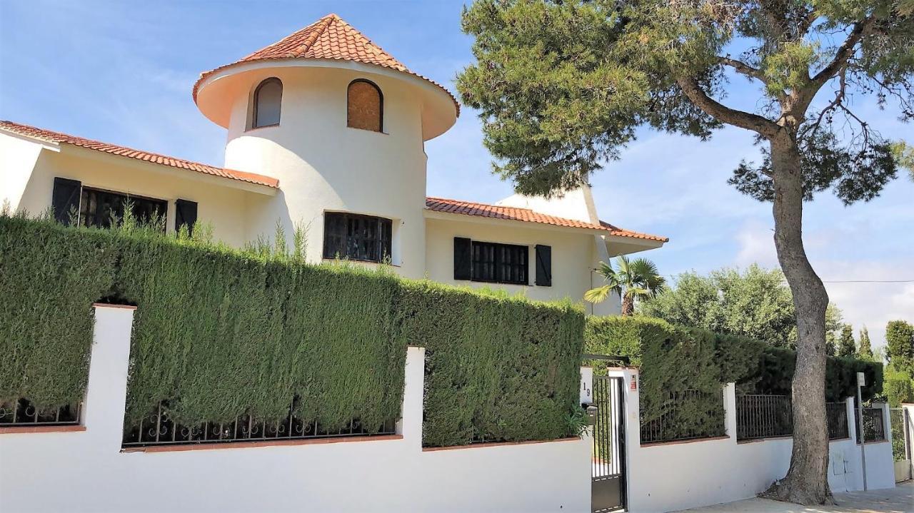 Villa Singular En Salou. Piscina Y Jardin Privados *