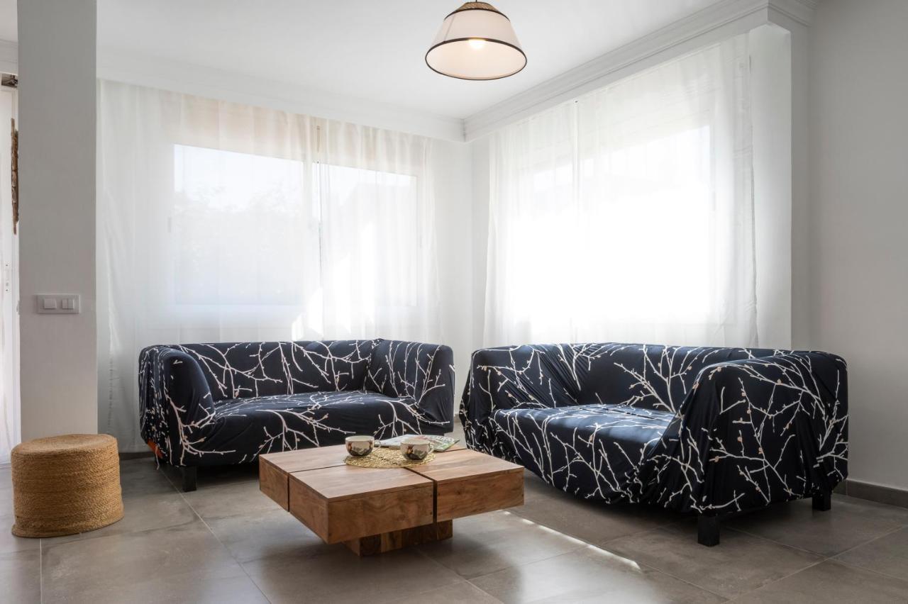 Wine & Design And Luxury In Cala Crancs *