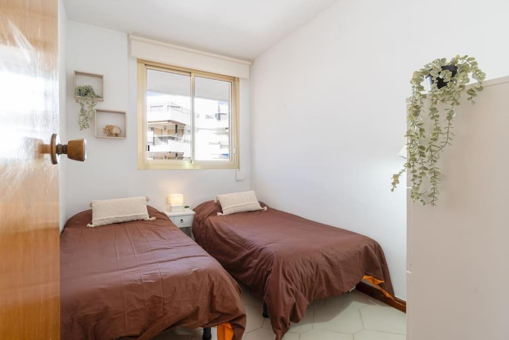 Appartement 50mbeach-2room-pool-wifi-bigterrace-portavntura-aa10