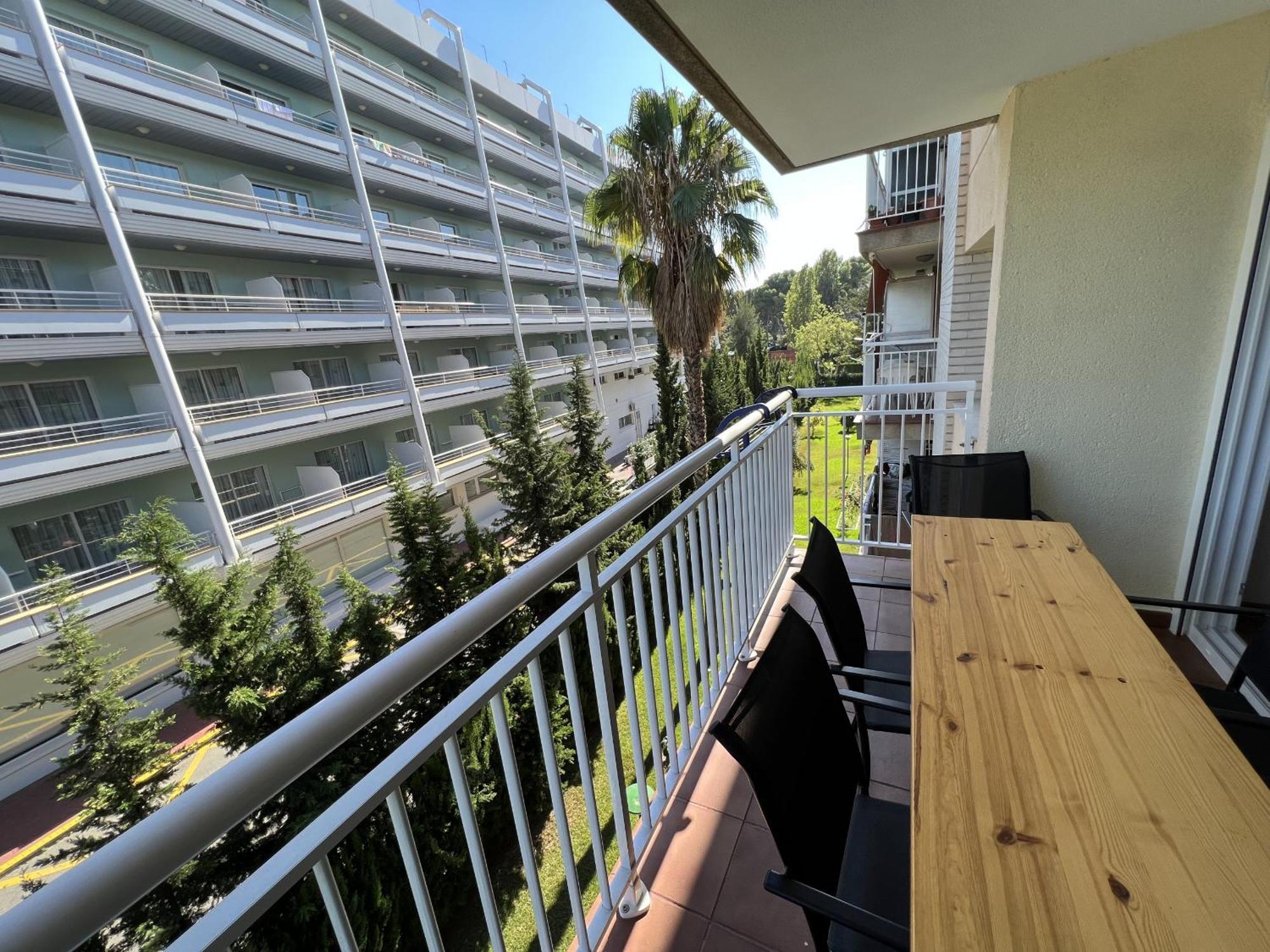 Adriatico Hospitalet Apartment *