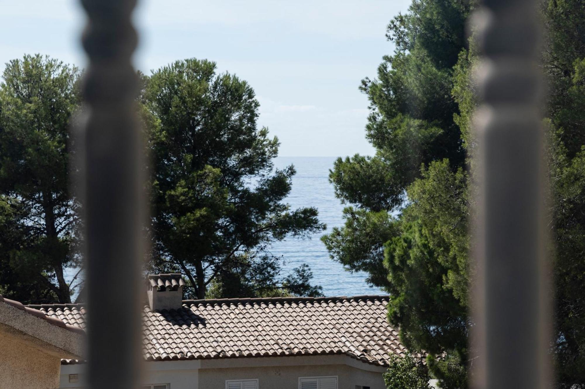 Wine & Design And Luxury In Cala Crancs Salou