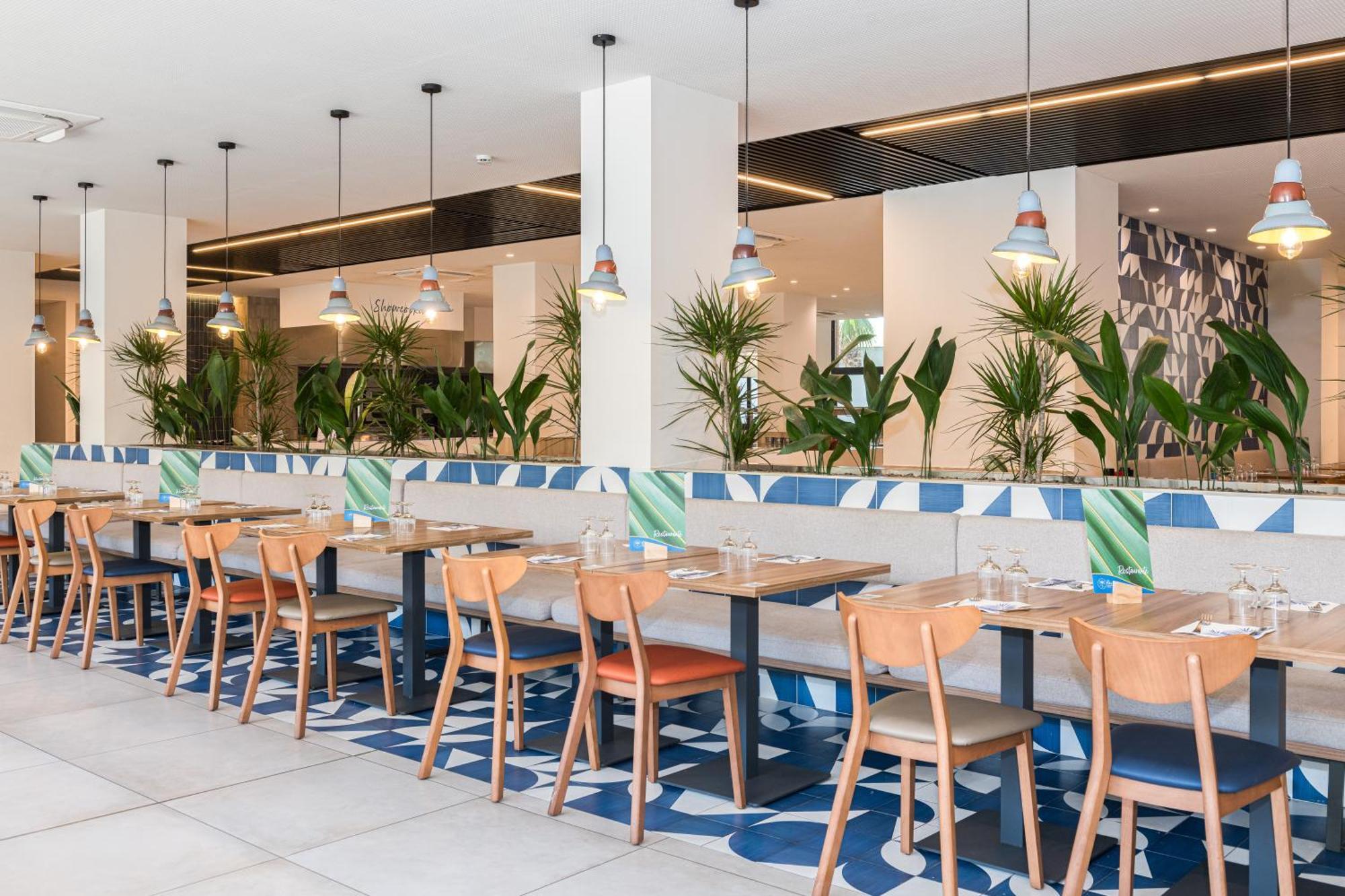Eurosalou & Hotel 4*