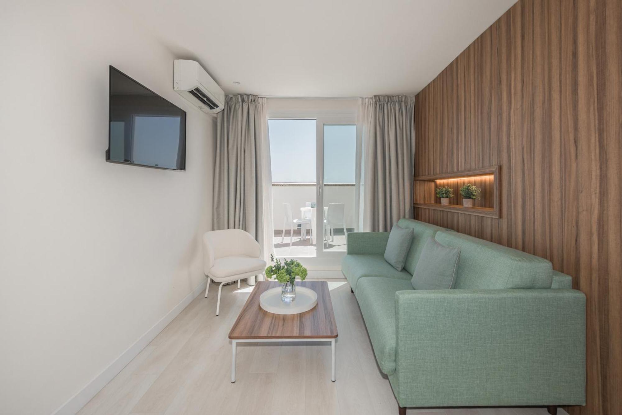Eurosalou & Hotel 4*