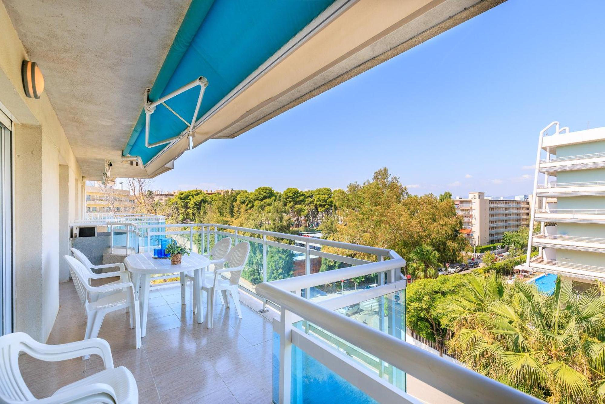 Uhc Larimar Family Complex Salou