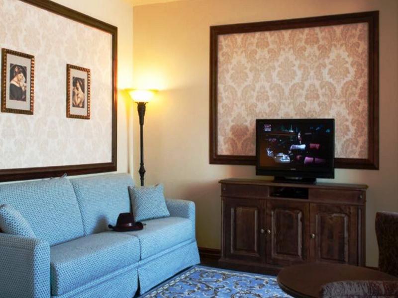 Hotel Portaventura Lucy's Mansion - Includes Unlimited Access & Express Wristband To Portaventura Park & Ferrari Land Salou