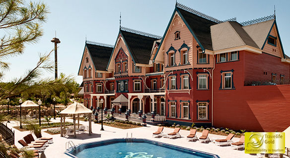 Hotel Portaventura Lucy's Mansion - Includes Unlimited Access & Express Wristband To Portaventura Park & Ferrari Land