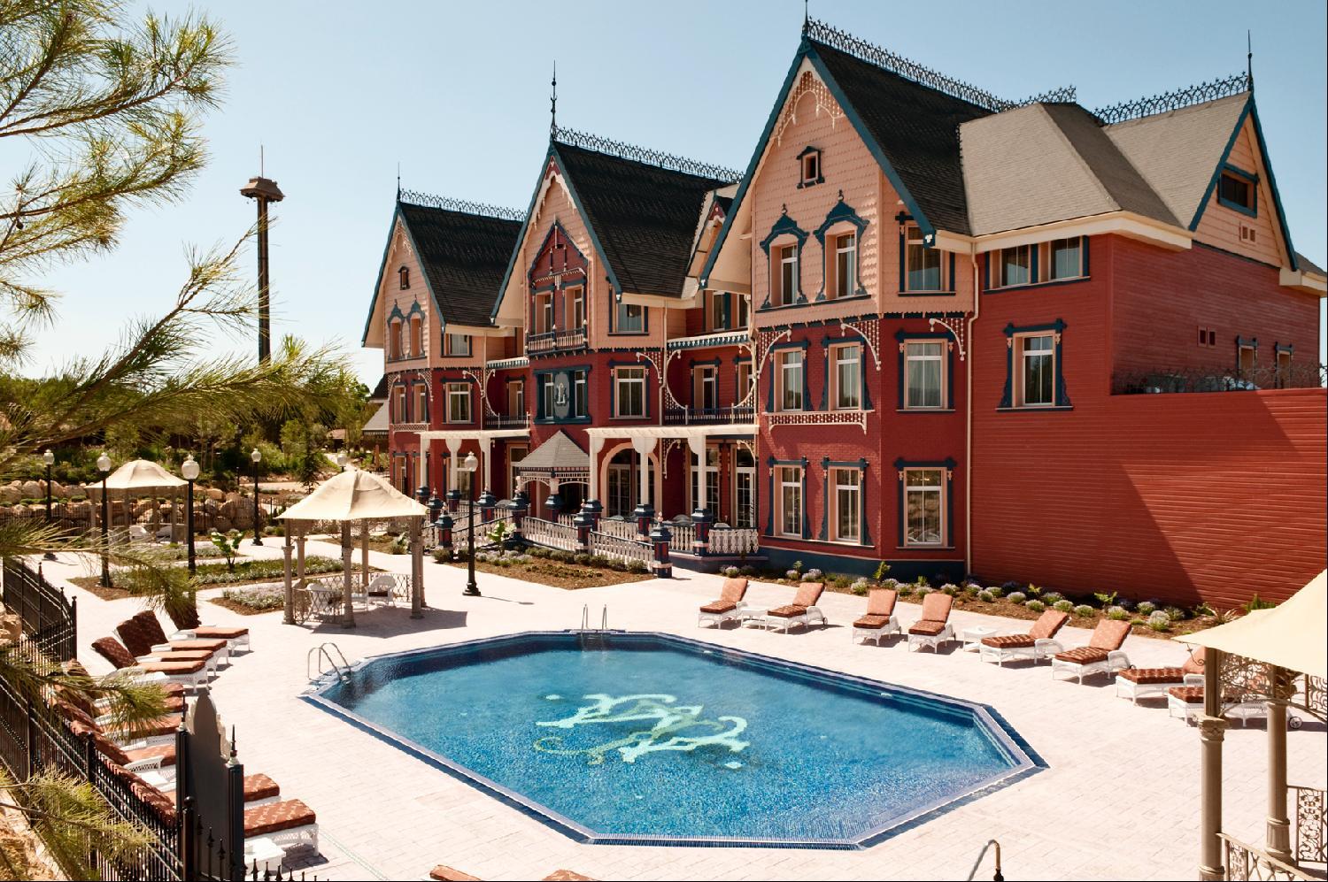 Hotel Portaventura Lucy's Mansion - Includes Unlimited Access & Express Wristband To Portaventura Park & Ferrari Land