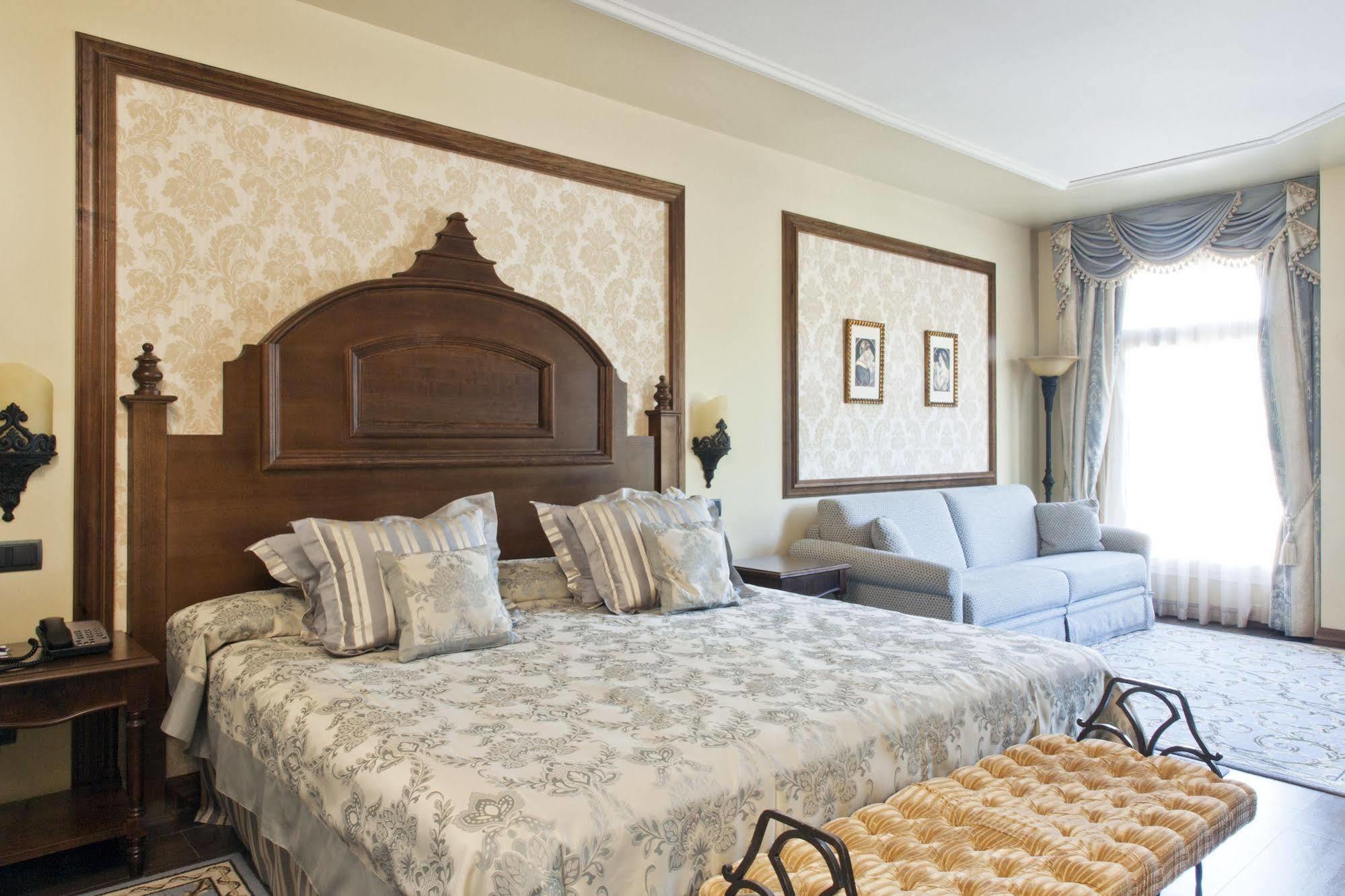 Portaventura Lucy's Mansion - Includes Unlimited Access & Express Wristband To Portaventura Park & Ferrari Land 5* Salou
