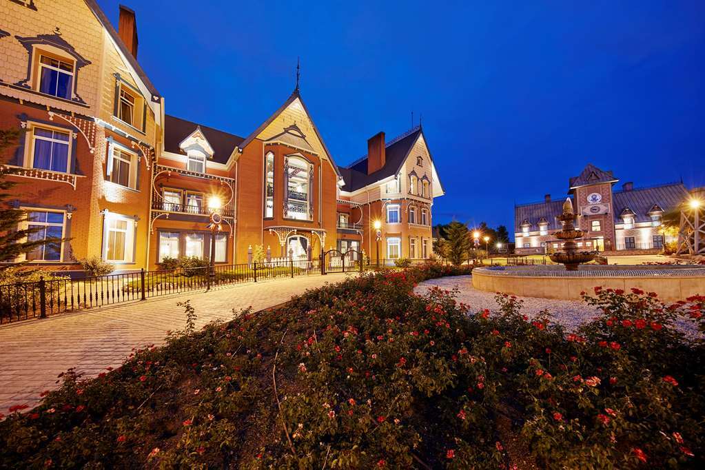 Hotel Portaventura Lucy's Mansion - Includes Unlimited Access & Express Wristband To Portaventura Park & Ferrari Land Salou