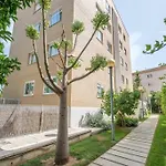 Apartamento En Complejo Residencial, Con Piscina.