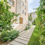 Apartamento En Complejo Residencial, Con Piscina.