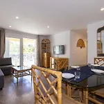 Rhin Apartment - Planetcostadorada