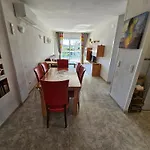 Appartement Tout Confort Terrasse 21 M2 Pleins Sud Wifi Proche Port Aventura Centre Et Plage 2 Chambres 2 Sdb Piscine