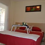 Luminoso y amplio apartamento en Salou con piscina