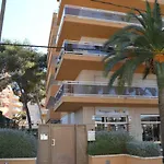 Luminoso y amplio apartamento en Salou con piscina