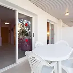 Uhc Royal Apartments