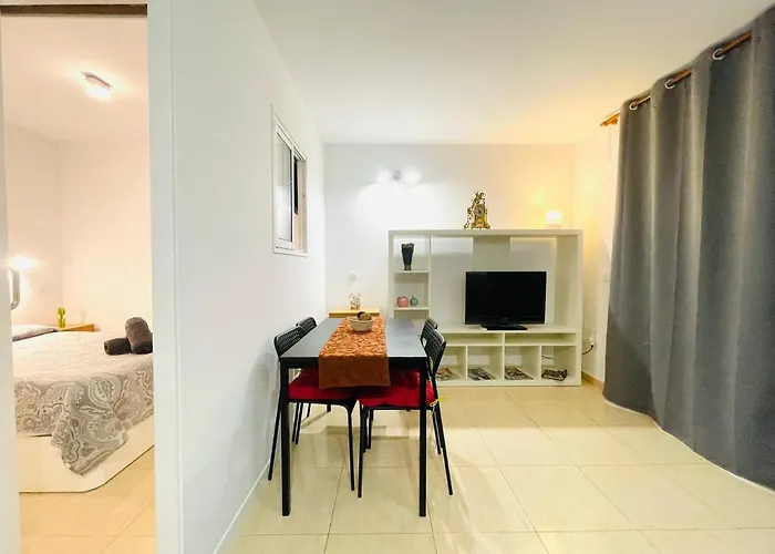 Renovado Apartamento En Zona Residencial A Pasos Del Mar