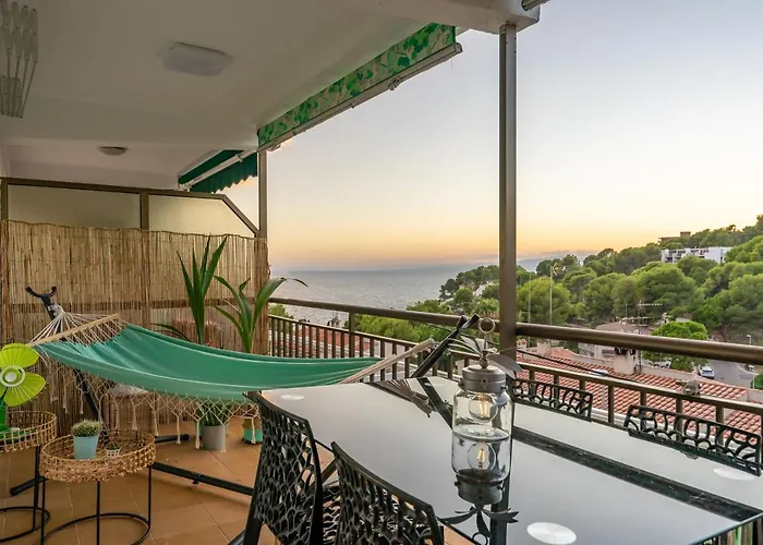 Beach Front Retro Hideaway In Salou