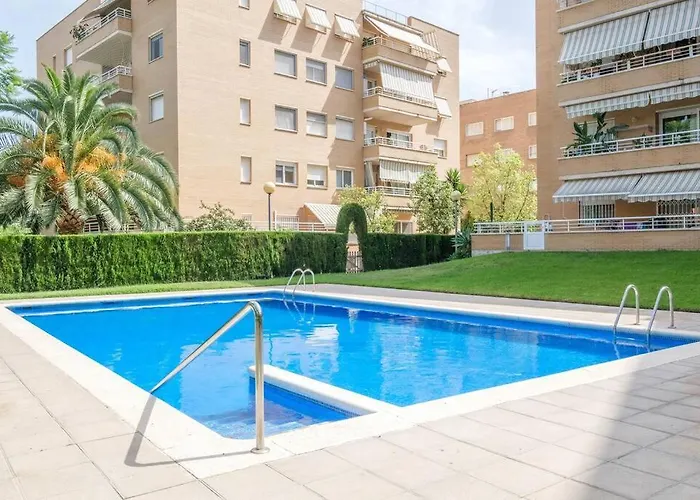 Apartamento En Complejo Residencial, Con Piscina.