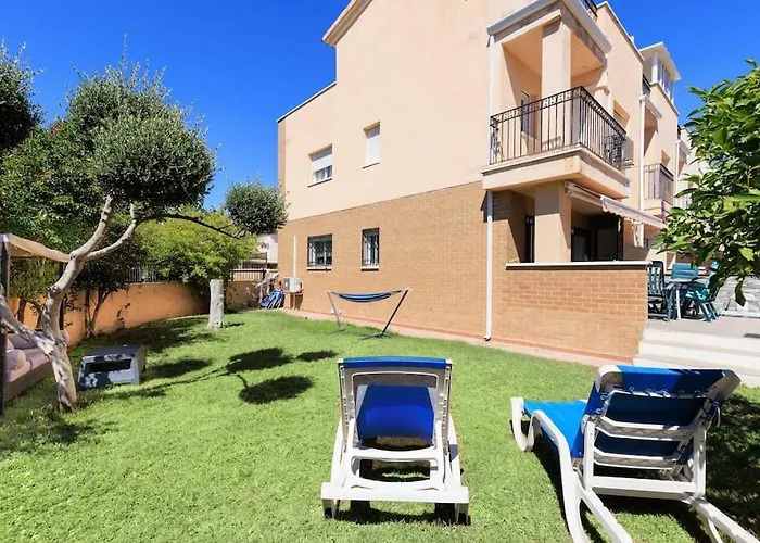 Adosado Con Jardin En Los Xalets De Salou