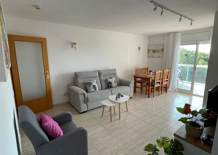 Peaceful Apartment With Sea View And Parking In Cap Salou