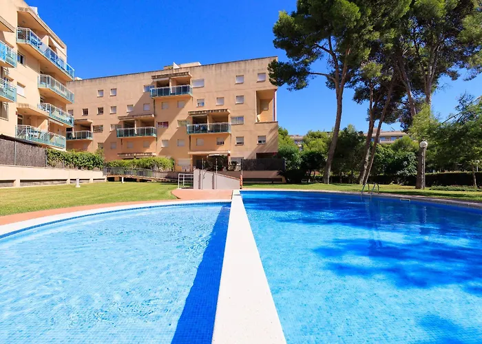 Uhc Golden Pineda Apartments