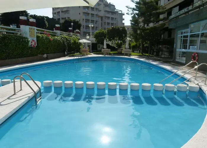 Salou, Port Aventura, Piscina, A 80M Del Mar