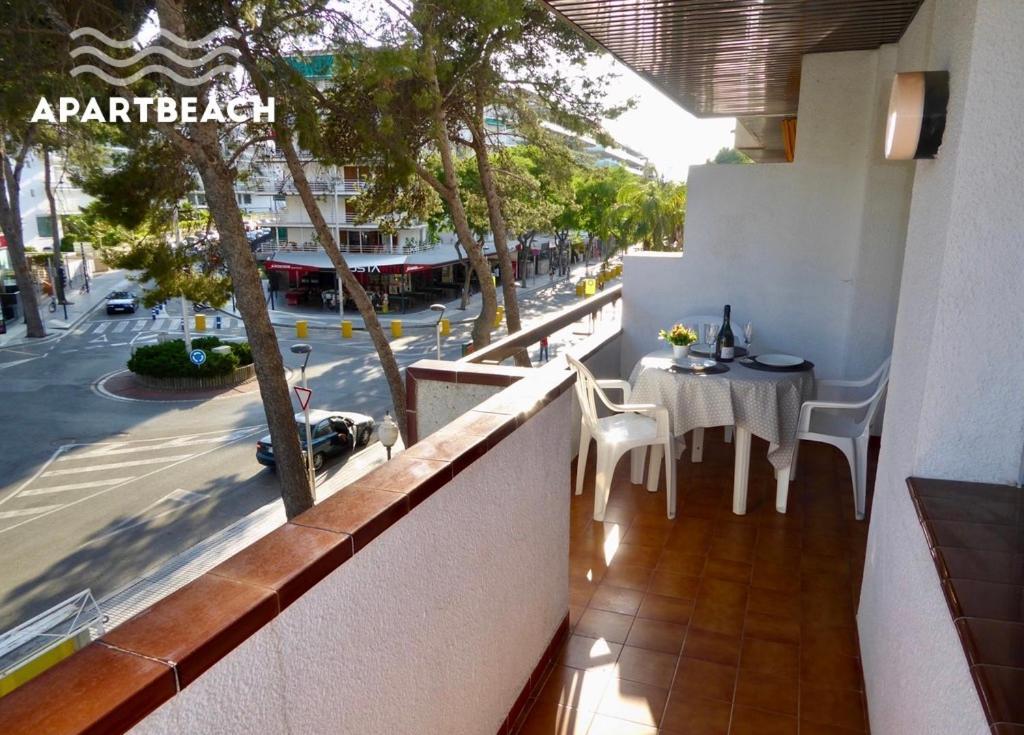 Apartbeach Buigas Llum Center * Salou