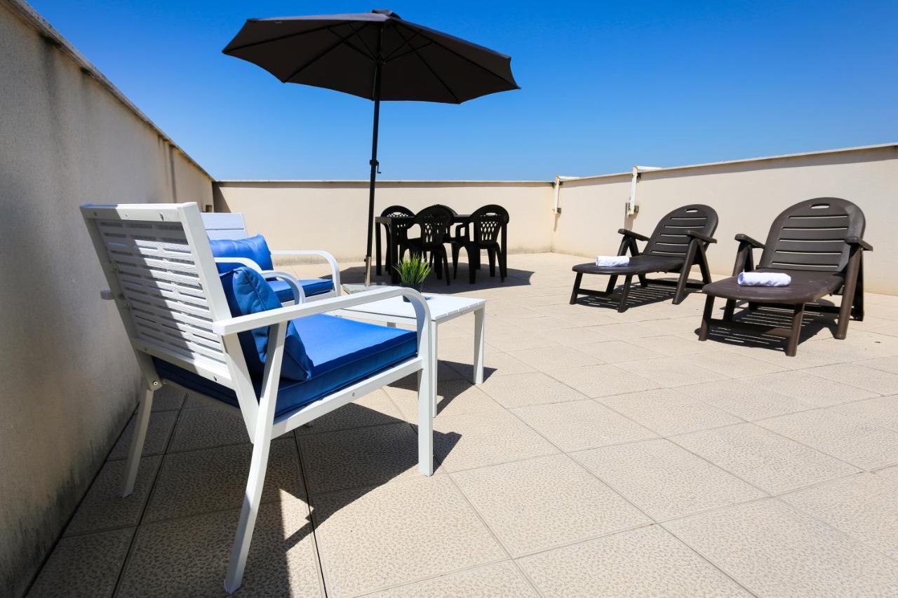 Apartment Center *