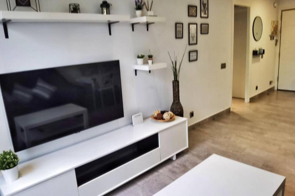 Barbacoa + Vistas Al Mar + Playa + Piscina. Apartamento Salou