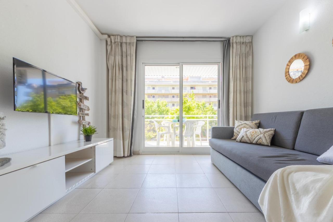 Arysal Royal Con Parking