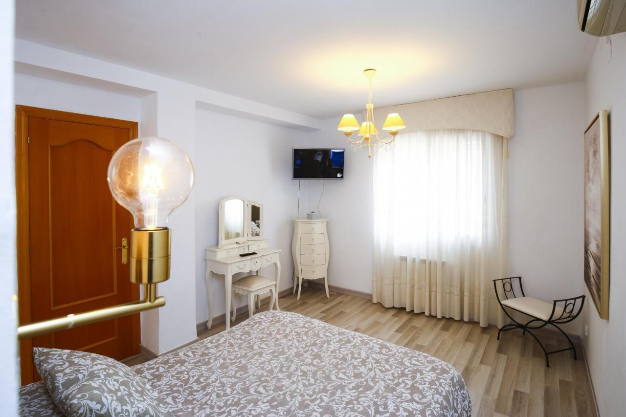Pluma Planet Costa Dorada - Only Families *