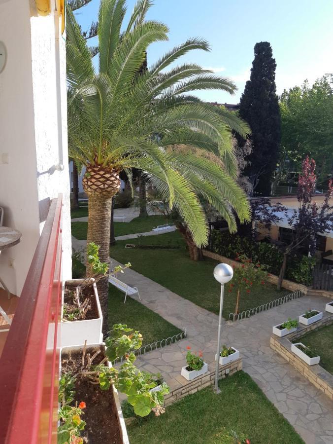 Córcega Palm Beach - Piscina Y Jardín * Salou