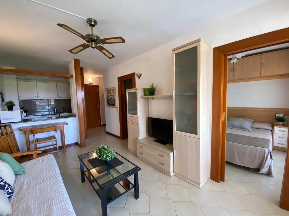 Con Piscina En 1ª Línea De Playa En Apartamento Salou