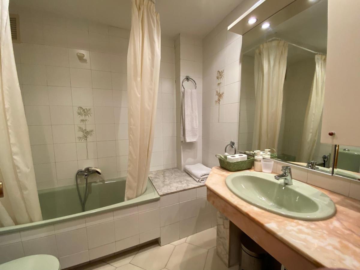 Con Piscina En 1ª Línea De Playa En Apartamento *