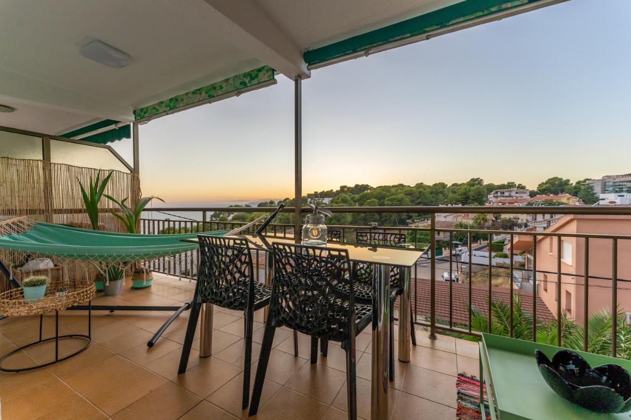 Front Retro Hideaway In Apartment Salou