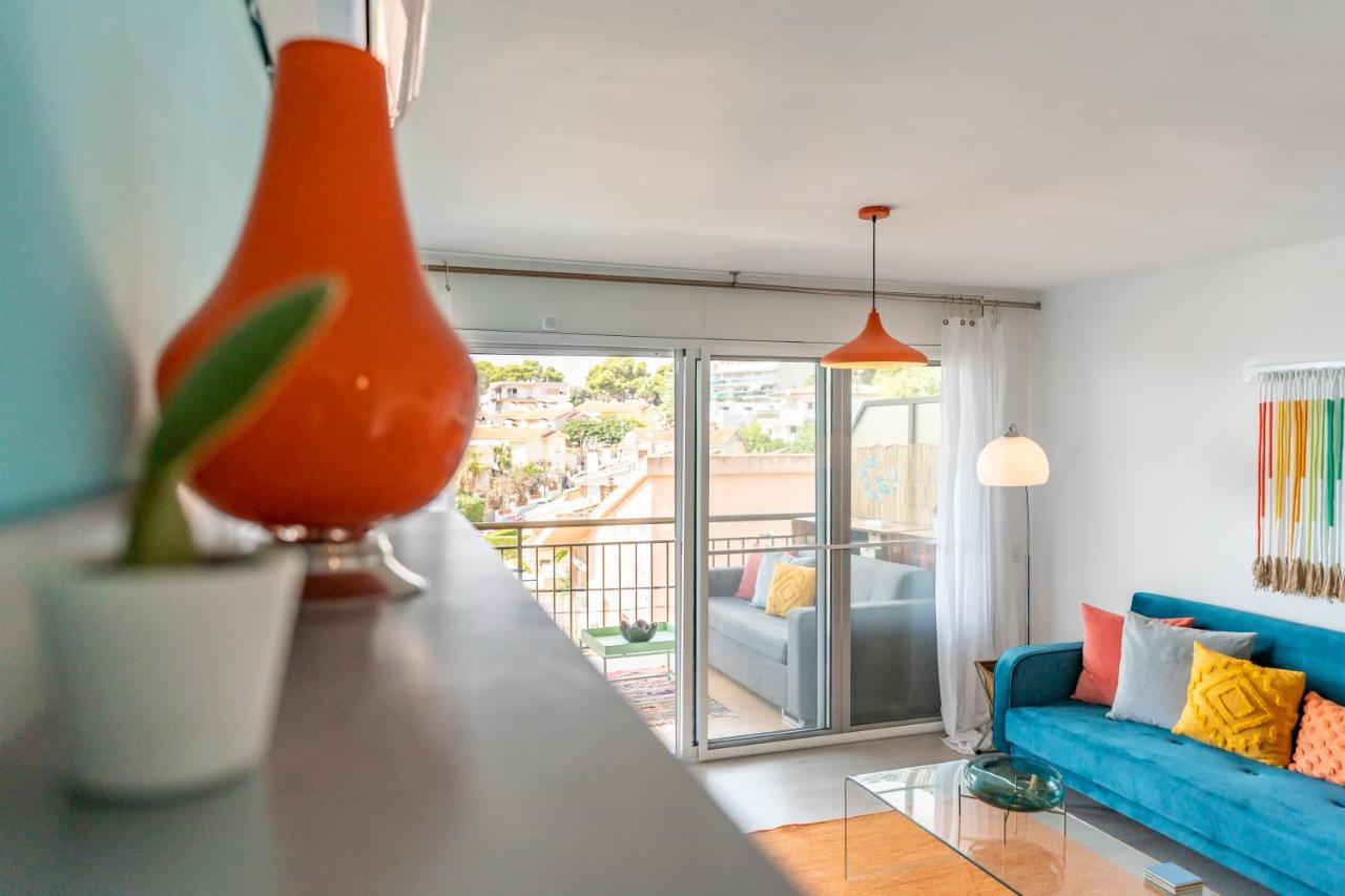 Front Retro Hideaway In Apartment