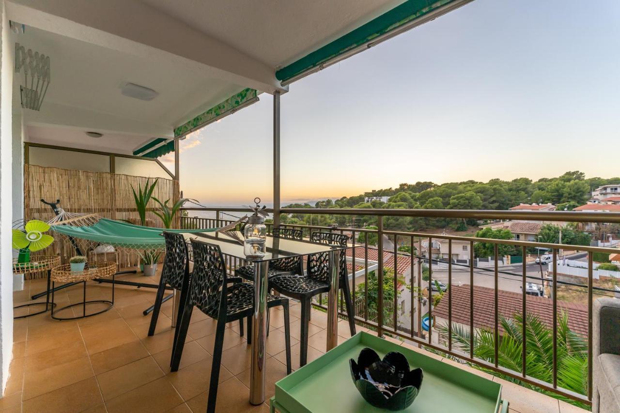 Front Retro Hideaway In Apartment Salou