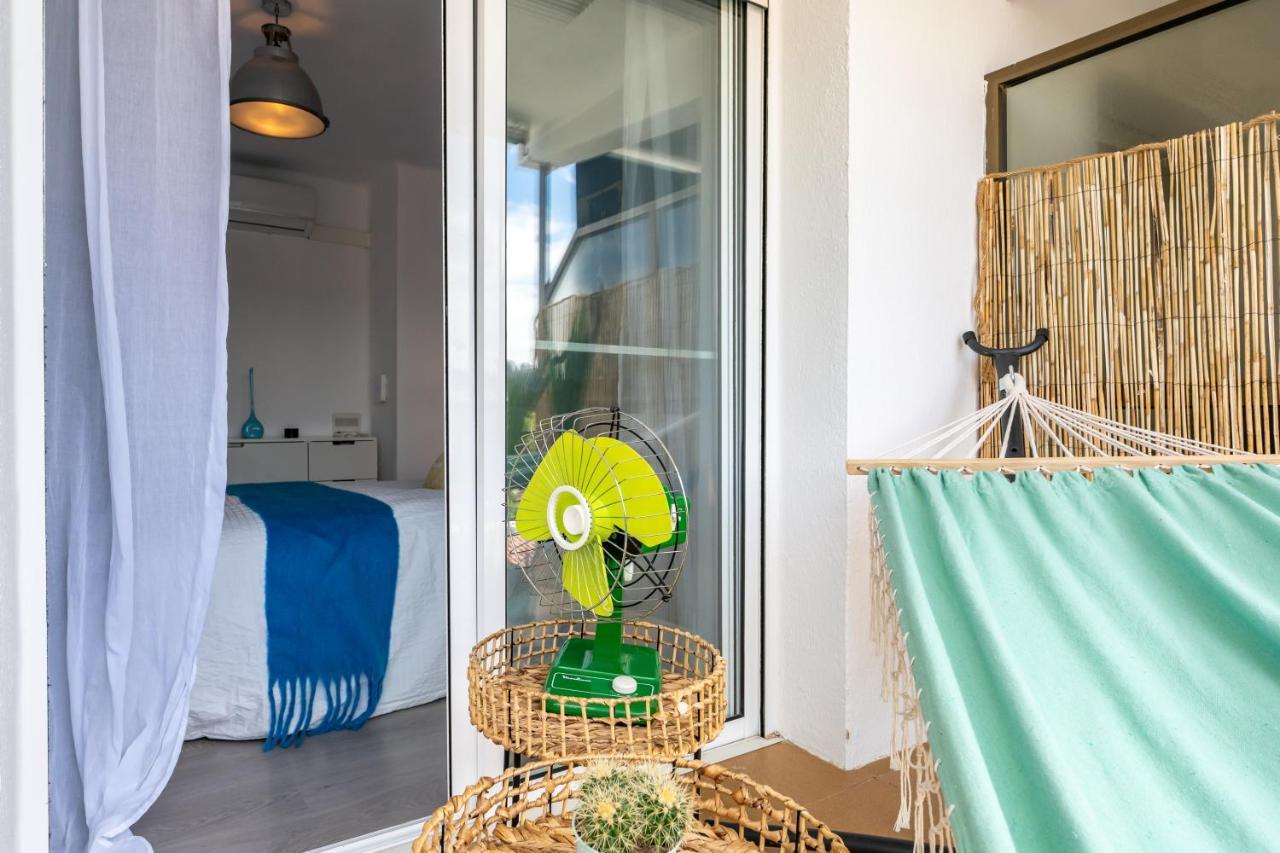 Front Retro Hideaway In Salou