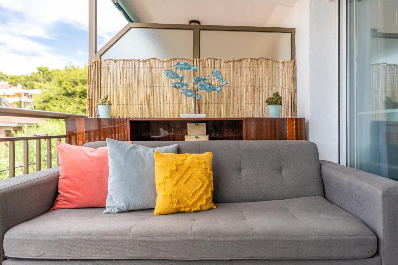 Front Retro Hideaway In Apartment Salou