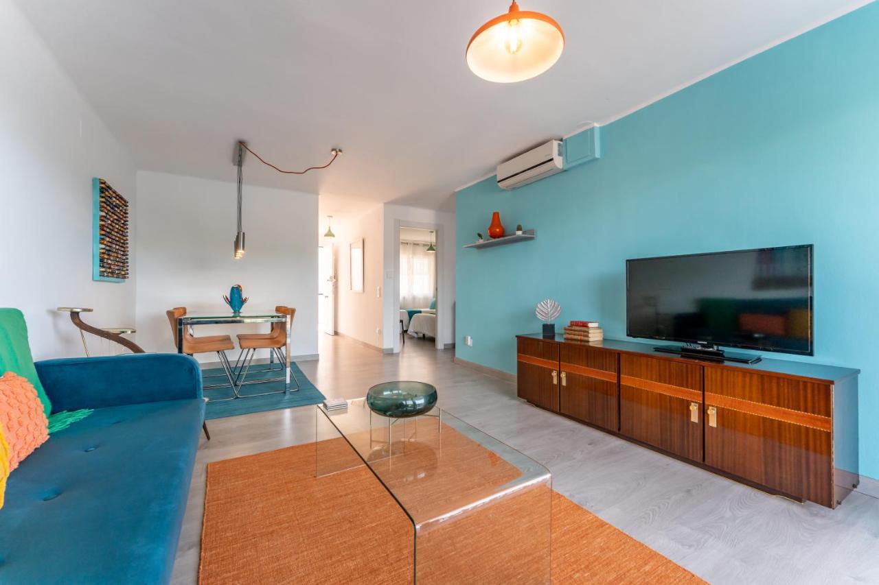 Front Retro Hideaway In Apartment Salou