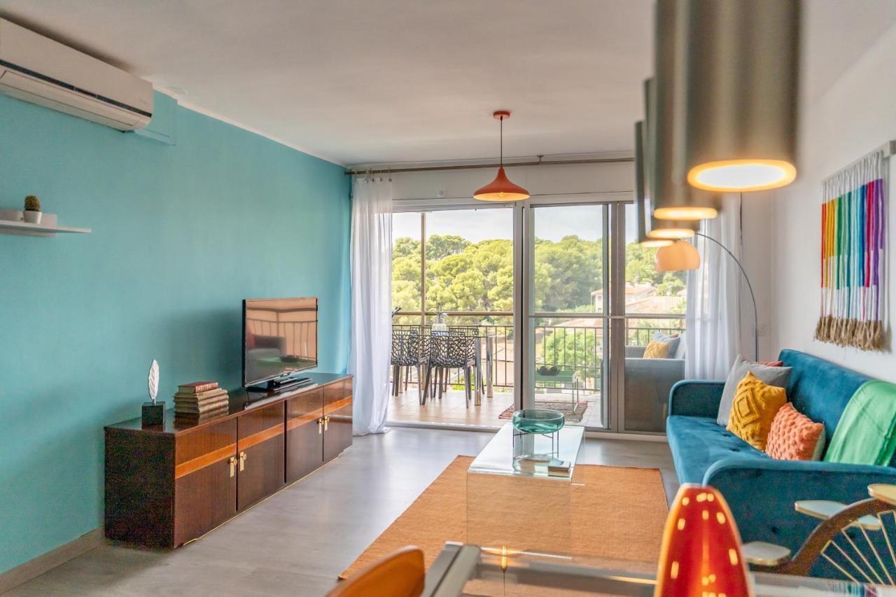 Front Retro Hideaway In Salou