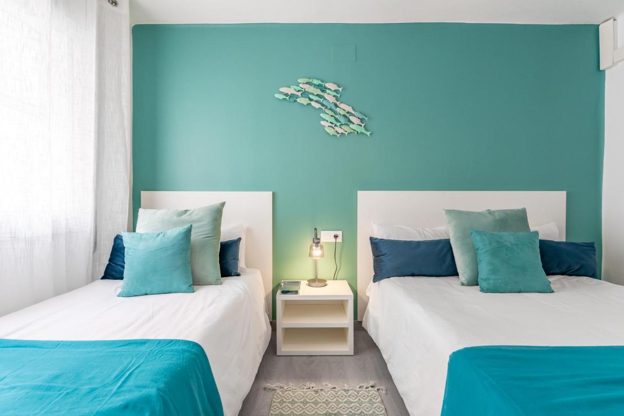 Apartment Front Retro Hideaway In